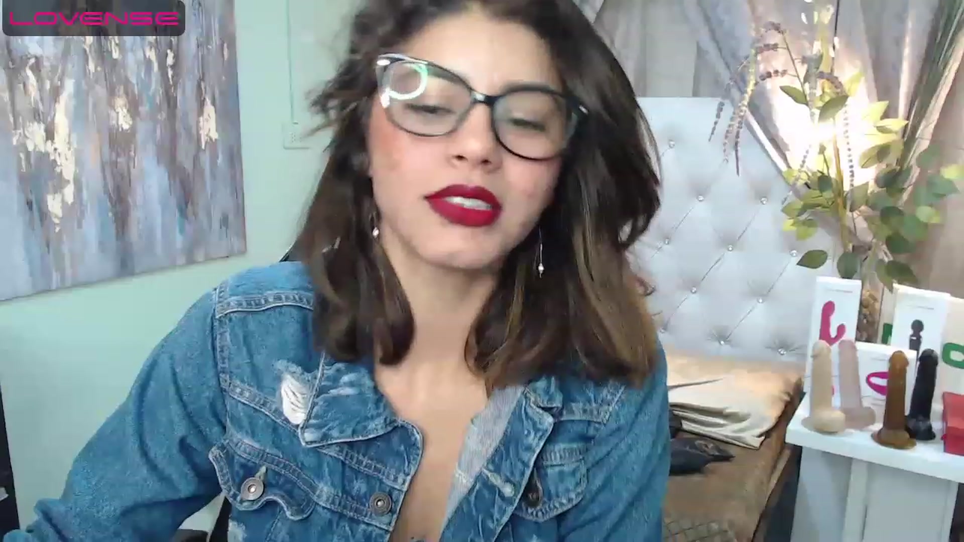 Gallery image thumbnail from Sara__Ruiz's myfreecams stream on, 04/17/2023, 17:00 image 14 of 20