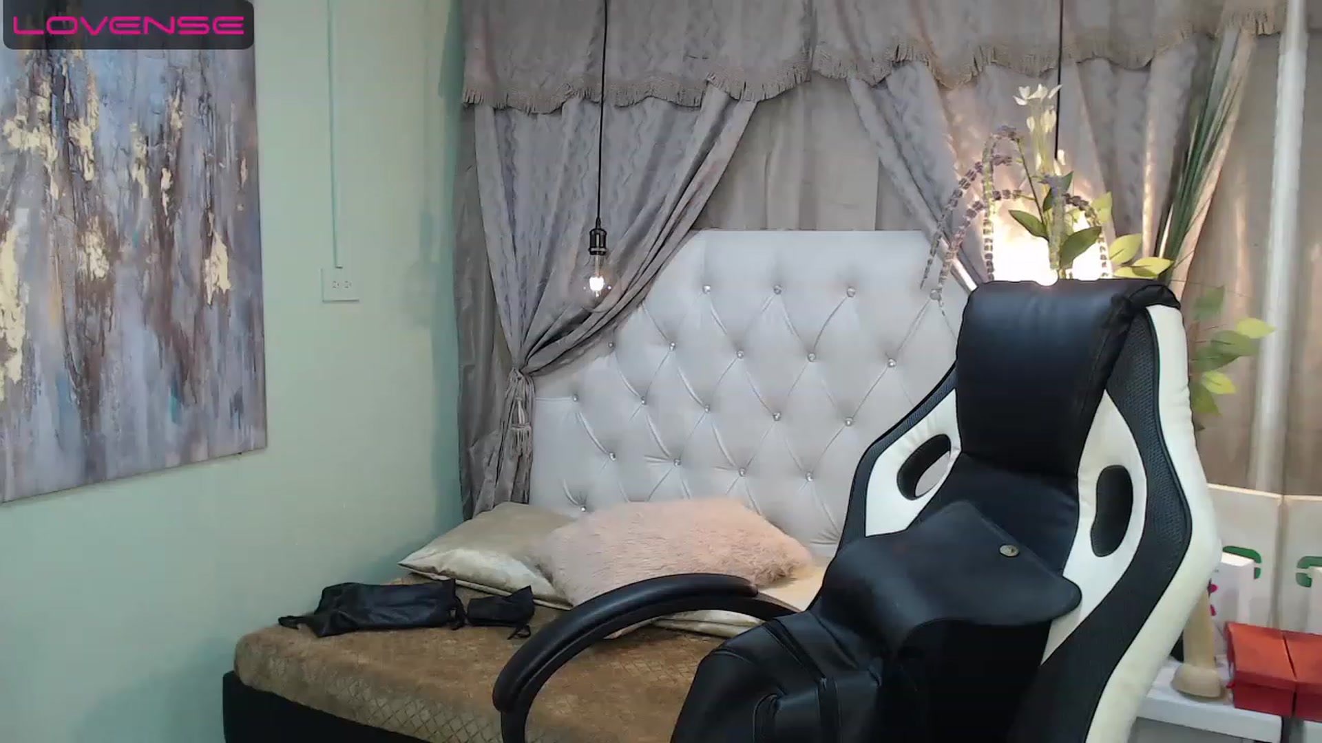 Gallery image thumbnail from Sara__Ruiz's myfreecams stream on, 04/17/2023, 18:02 image 17 of 20