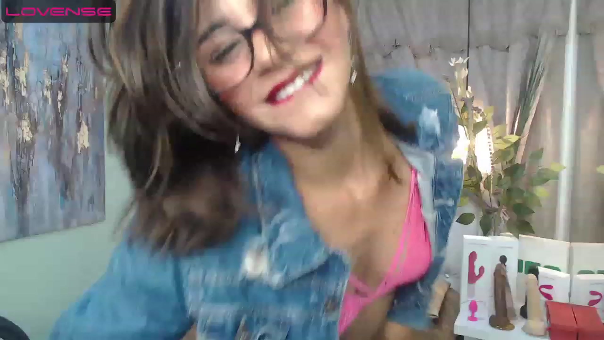 Gallery image thumbnail from Sara__Ruiz's myfreecams stream on, 04/20/2023, 14:20 image 8 of 20