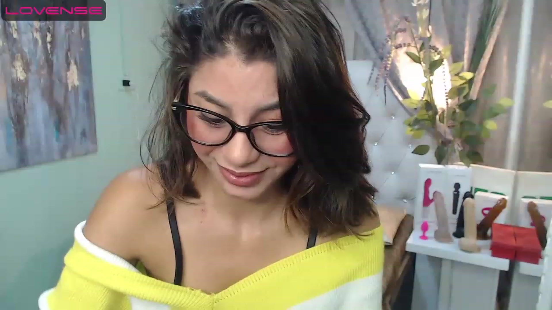 Gallery image thumbnail from Sara__Ruiz's myfreecams stream on, 04/24/2023, 13:03 image 11 of 20