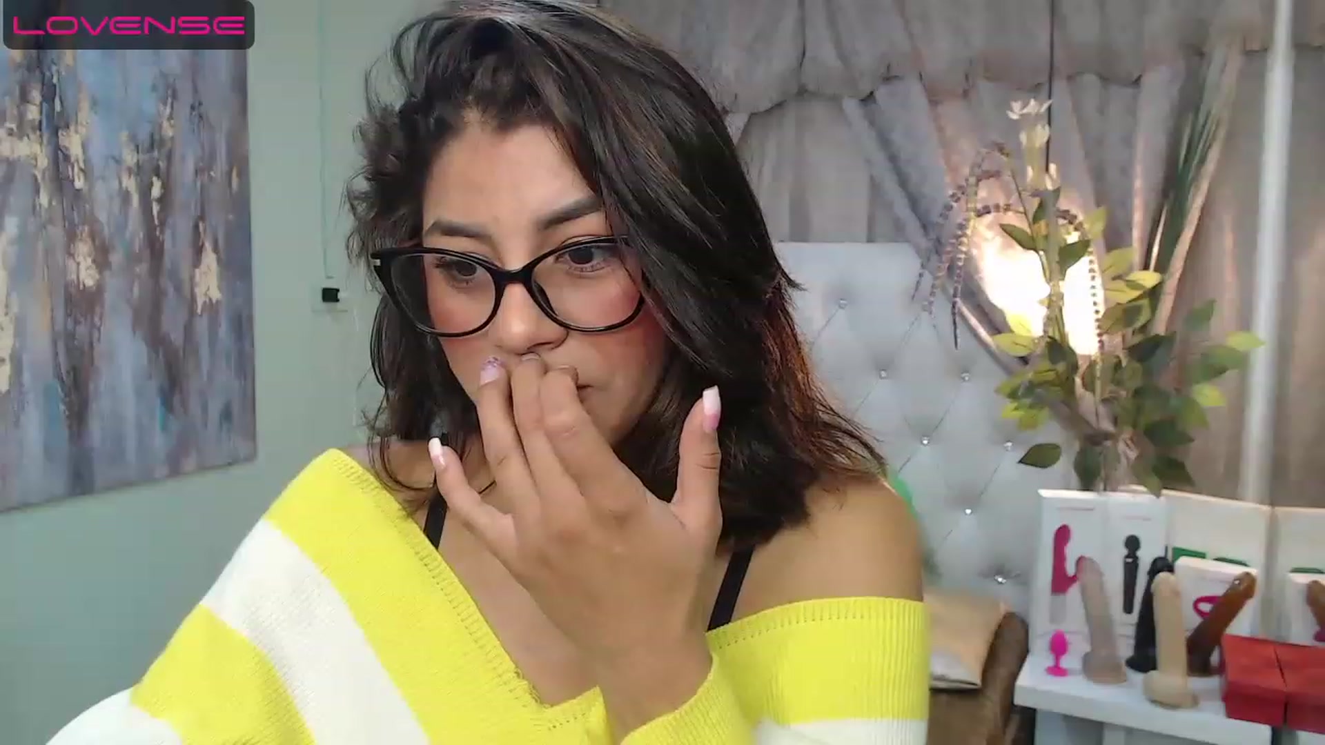 Gallery image thumbnail from Sara__Ruiz's myfreecams stream on, 04/24/2023, 13:03 image 18 of 20