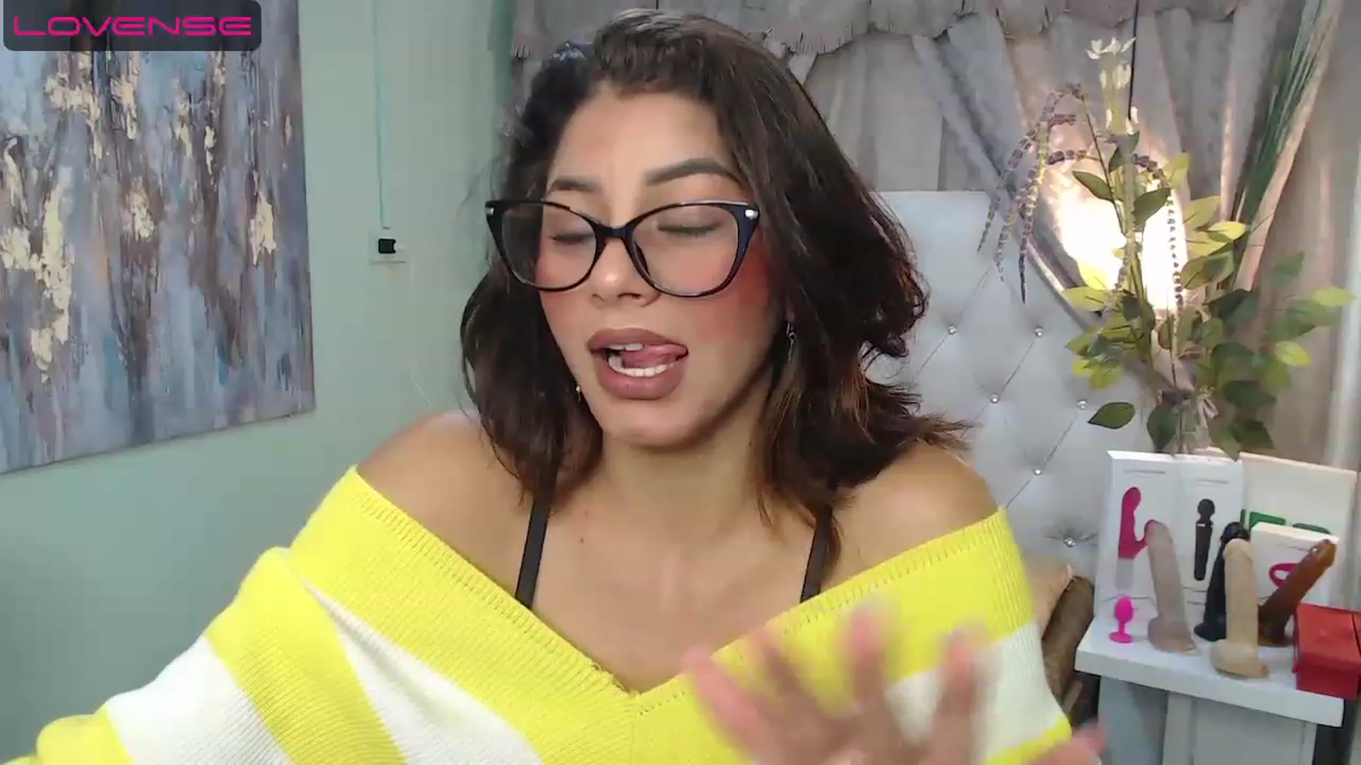 Gallery image thumbnail from Sara__Ruiz's myfreecams stream on, 04/24/2023, 13:03 image 7 of 20