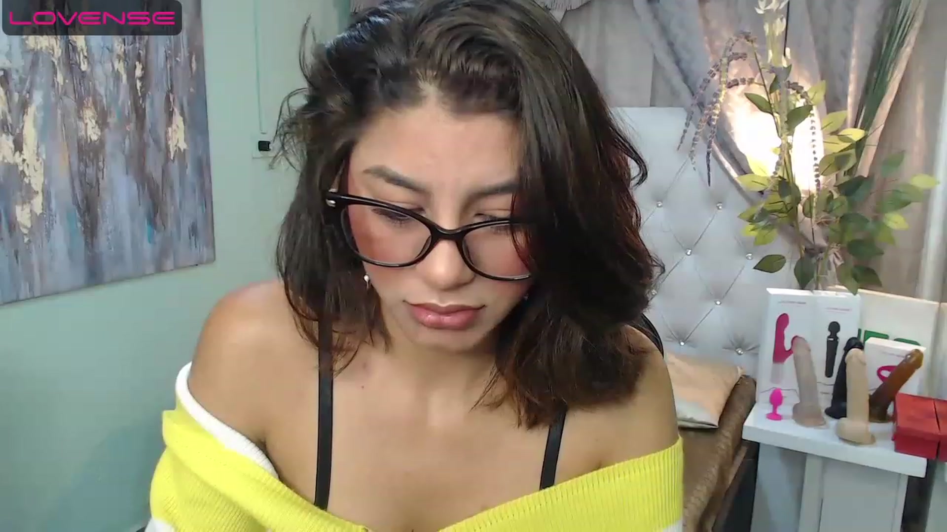 Gallery image thumbnail from Sara__Ruiz's myfreecams stream on, 04/24/2023, 13:03 image 9 of 20