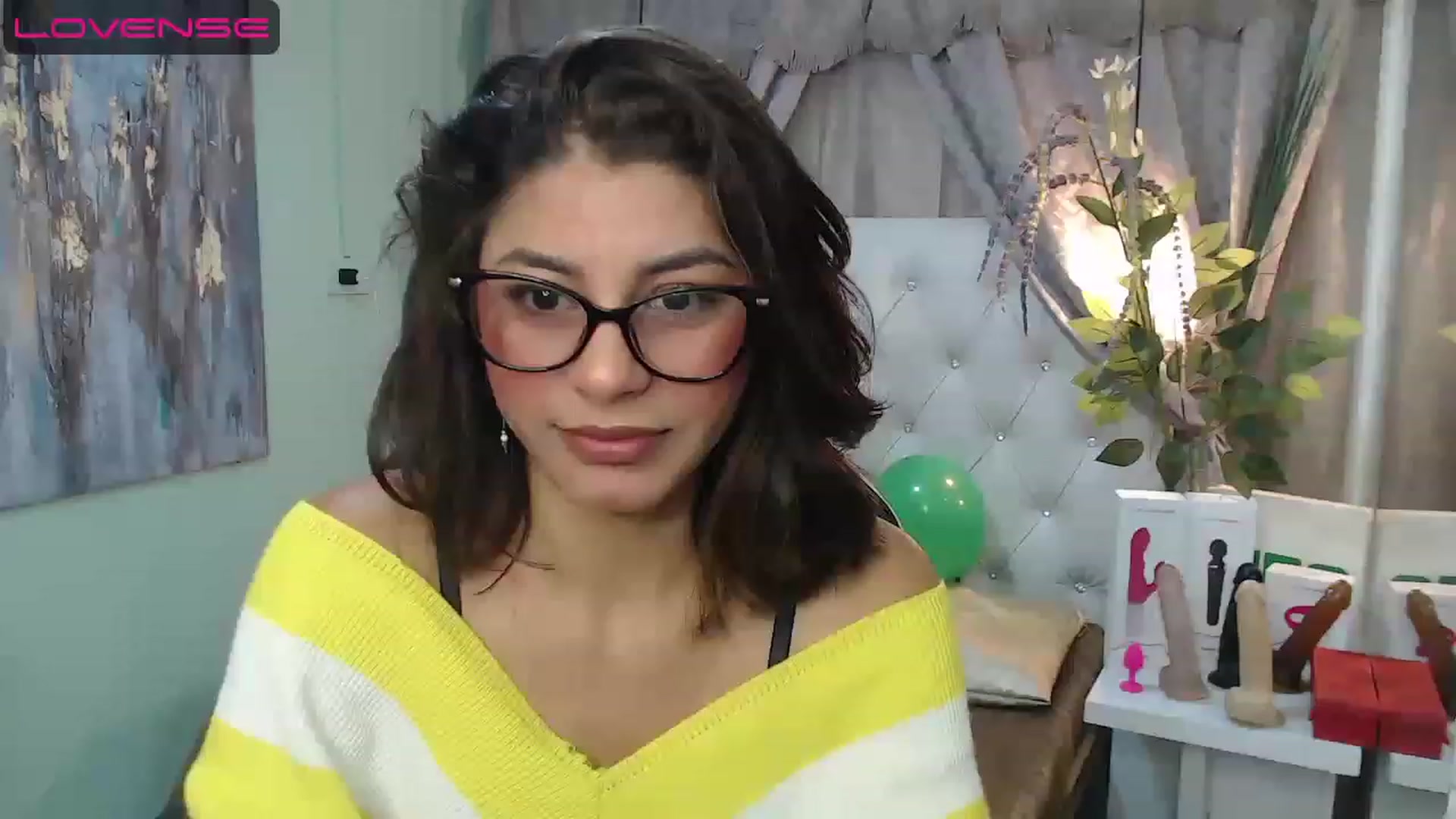 Gallery image thumbnail from Sara__Ruiz's myfreecams stream on, 04/24/2023, 13:03 image 17 of 20