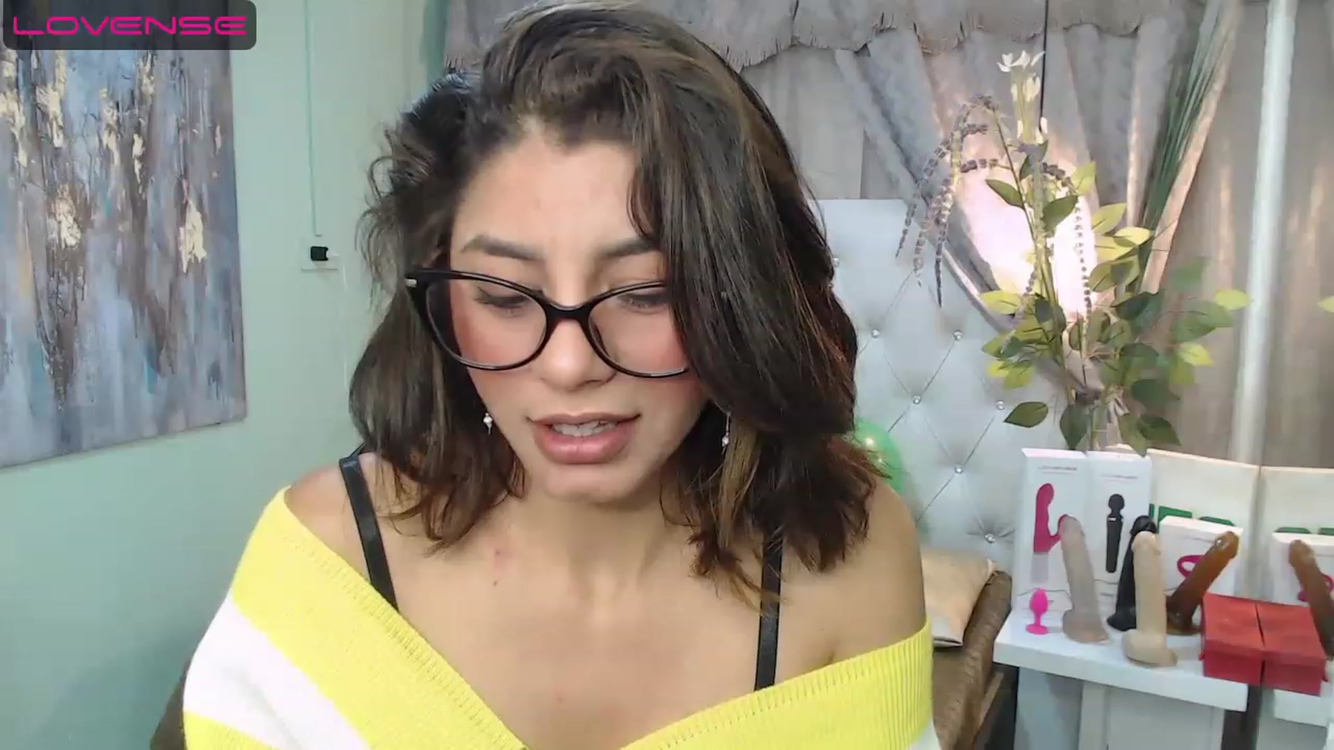 Gallery image thumbnail from Sara__Ruiz's myfreecams stream on, 04/24/2023, 13:03 image 15 of 20