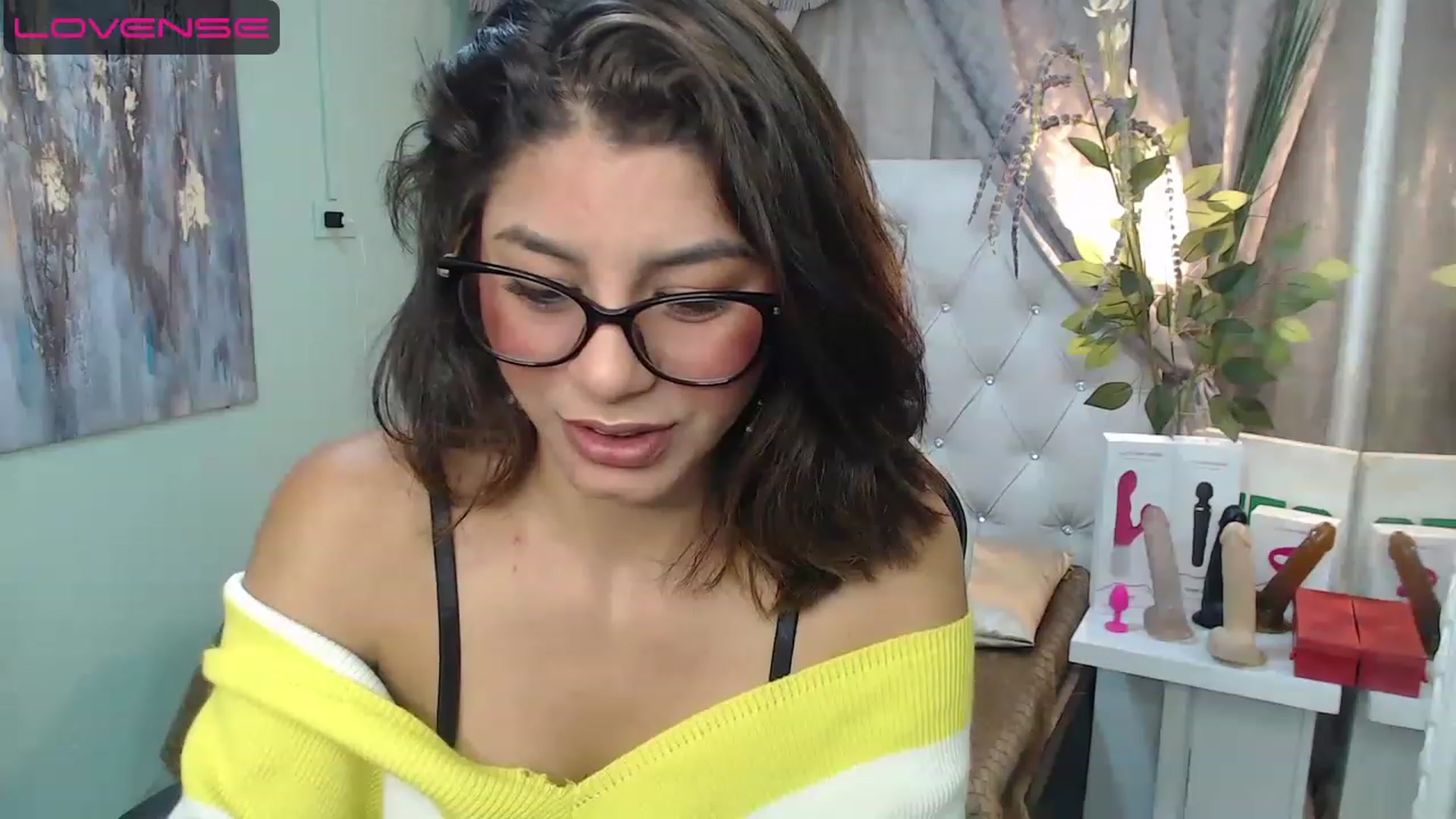 Gallery image thumbnail from Sara__Ruiz's myfreecams stream on, 04/24/2023, 13:03 image 10 of 20