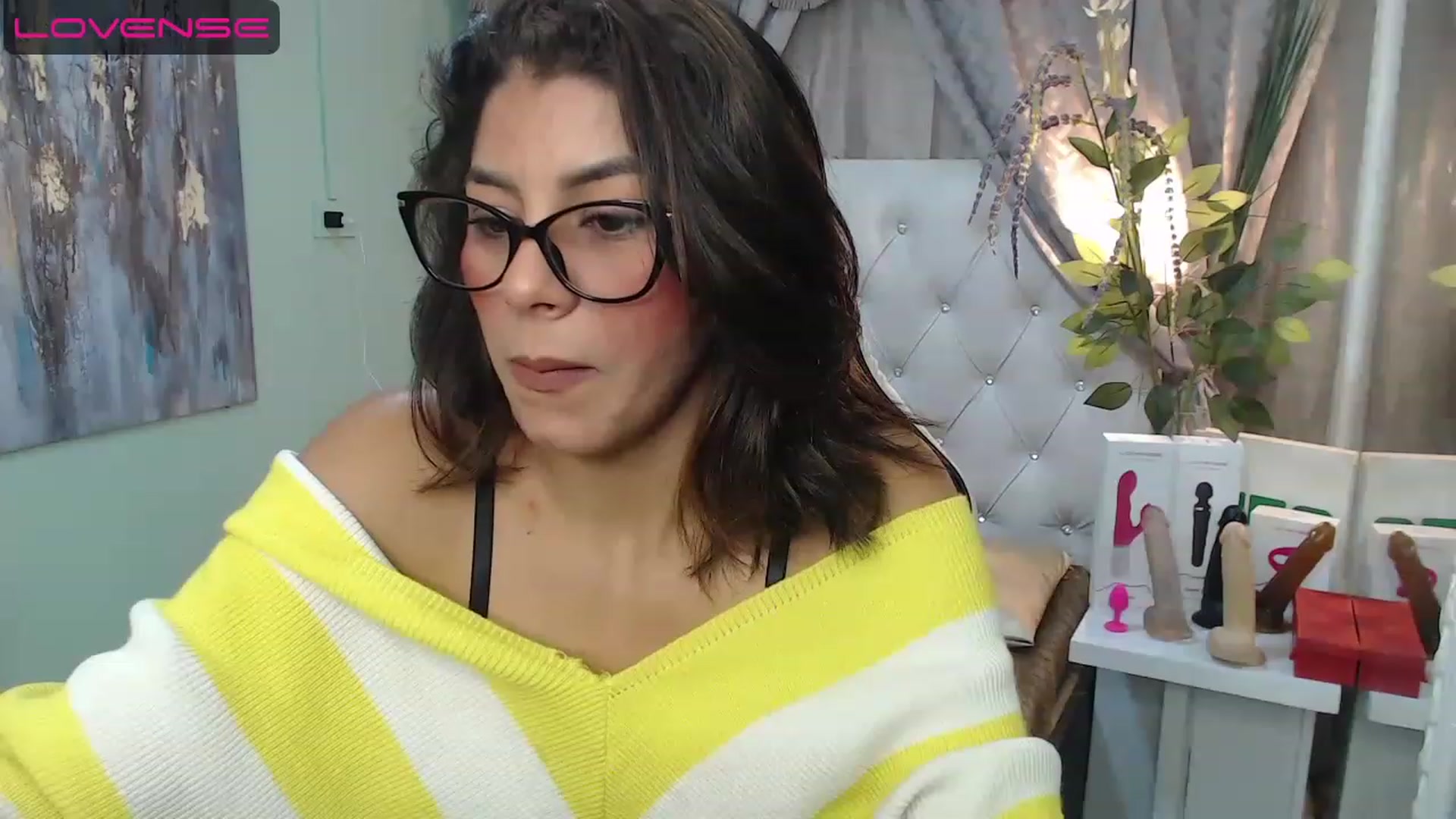 Gallery image thumbnail from Sara__Ruiz's myfreecams stream on, 04/24/2023, 13:03 image 12 of 20