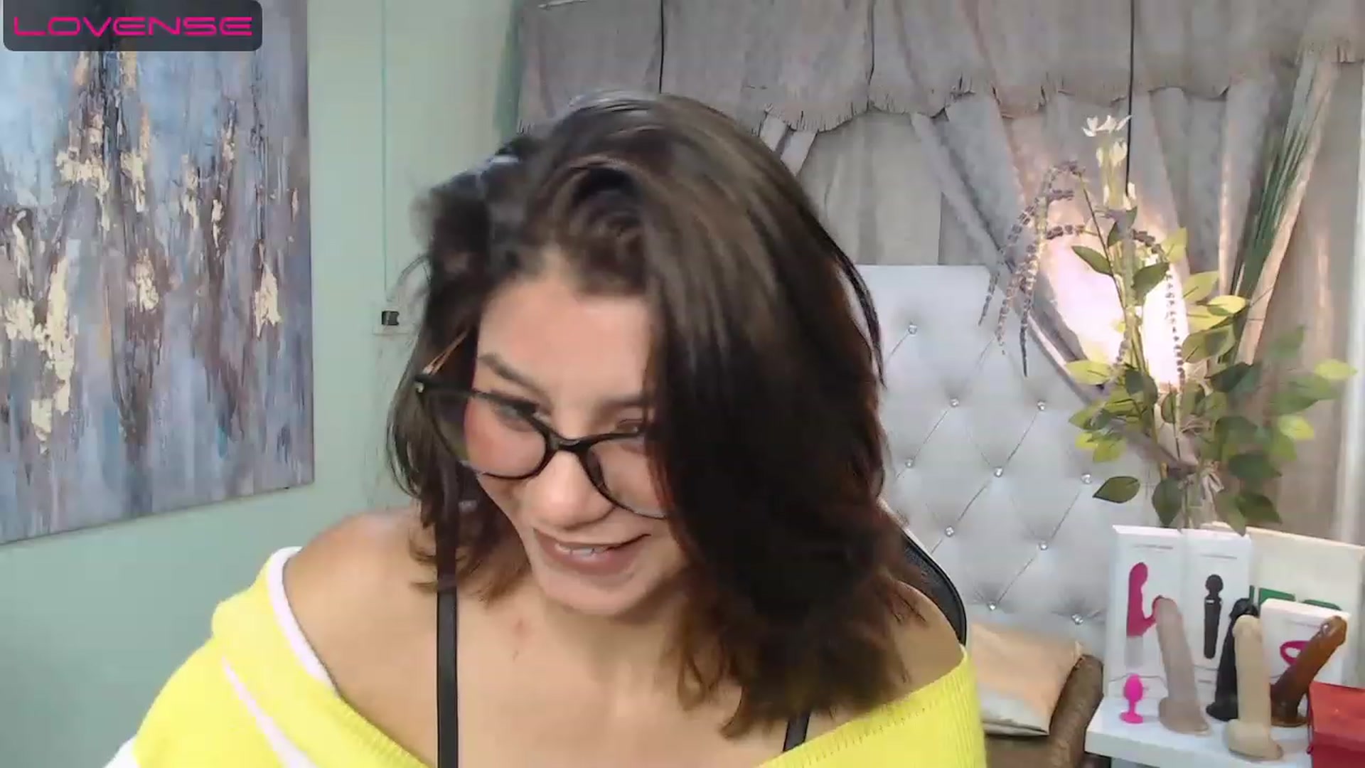 Gallery image thumbnail from Sara__Ruiz's myfreecams stream on, 04/24/2023, 13:03 image 8 of 20