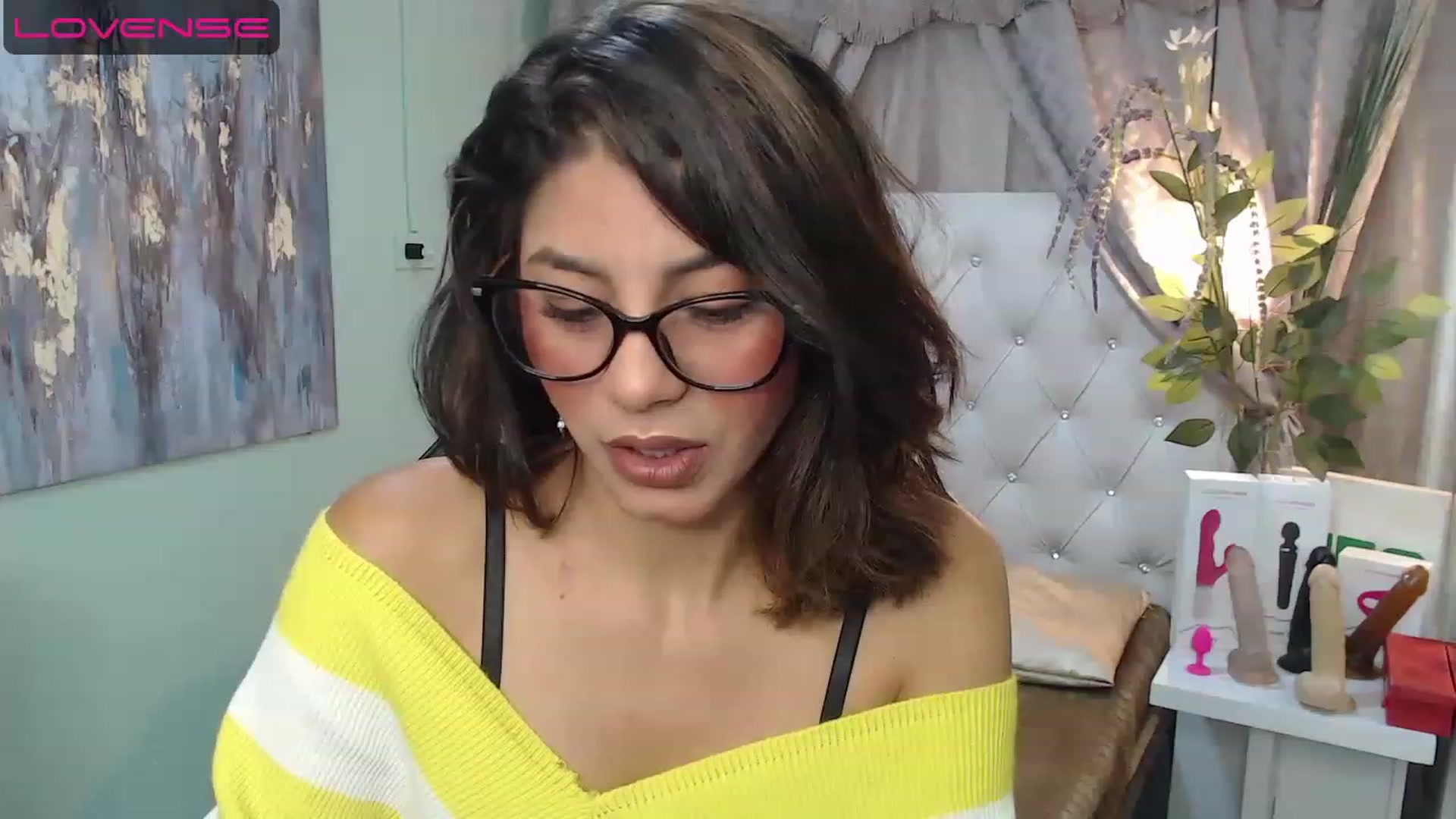 Gallery image thumbnail from Sara__Ruiz's myfreecams stream on, 04/24/2023, 13:03 image 2 of 20