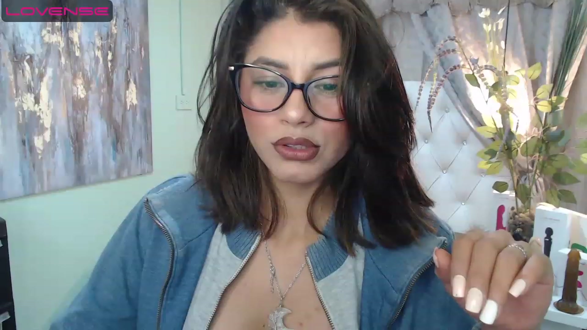 Gallery image thumbnail from Sara__Ruiz's myfreecams stream on, 04/28/2023, 15:21 image 15 of 20
