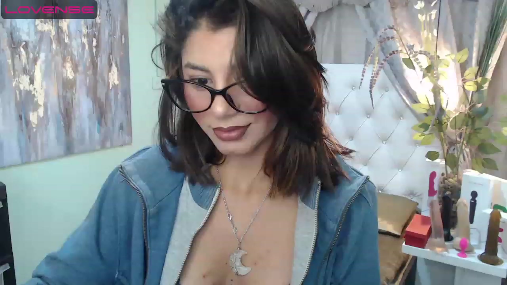 Gallery image thumbnail from Sara__Ruiz's myfreecams stream on, 04/28/2023, 15:21 image 10 of 20