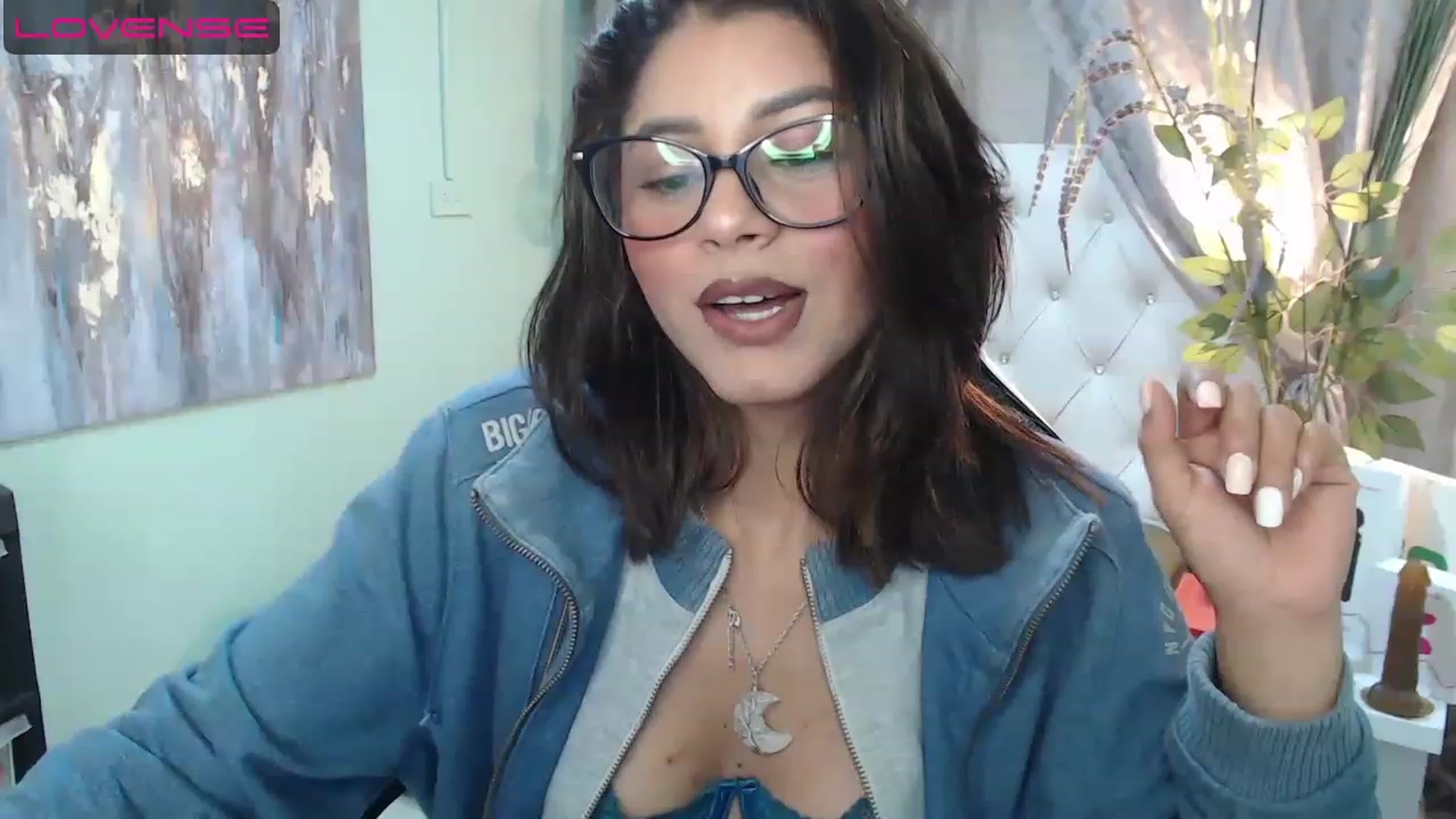 Gallery image thumbnail from Sara__Ruiz's myfreecams stream on, 04/28/2023, 15:21 image 17 of 20