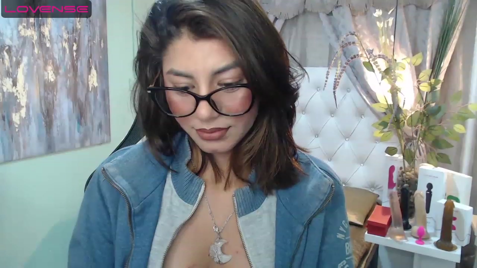 Gallery image thumbnail from Sara__Ruiz's myfreecams stream on, 04/28/2023, 16:26 image 14 of 20