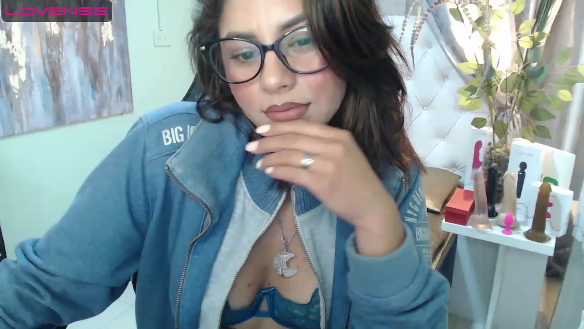 Gallery image thumbnail from Sara__Ruiz's myfreecams stream on, 04/28/2023, 16:26 image 16 of 20