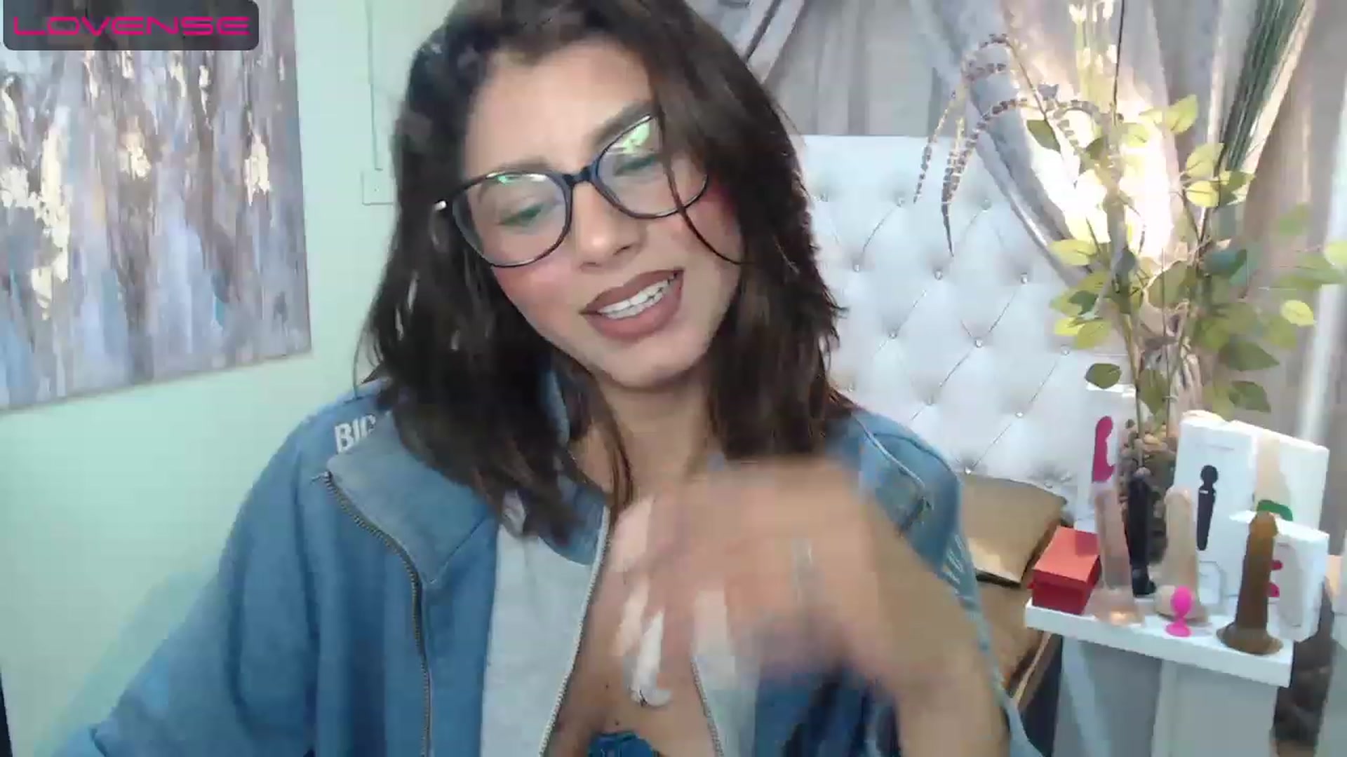 Gallery image thumbnail from Sara__Ruiz's myfreecams stream on, 04/28/2023, 16:26 image 9 of 20
