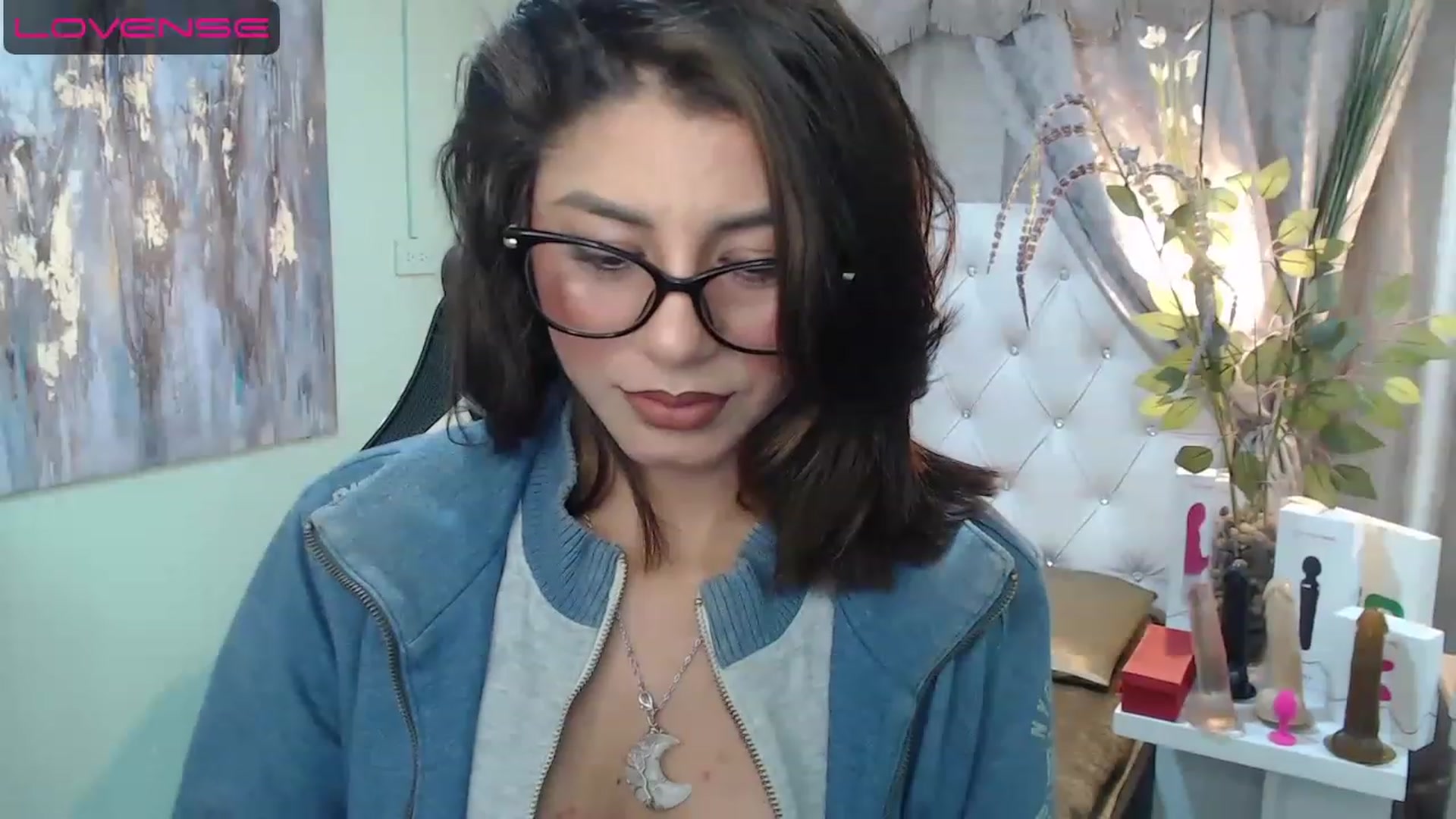 Gallery image thumbnail from Sara__Ruiz's myfreecams stream on, 04/28/2023, 16:26 image 12 of 20