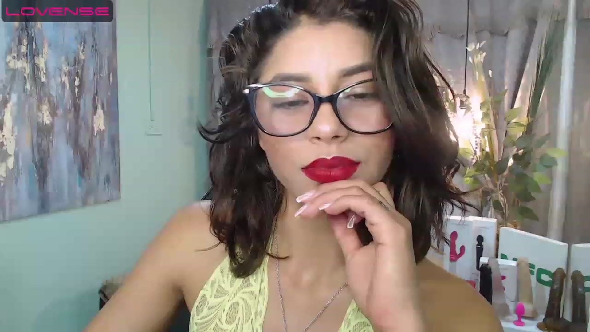 Gallery image thumbnail from Sara__Ruiz's myfreecams stream on, 05/02/2023, 14:28 image 17 of 20