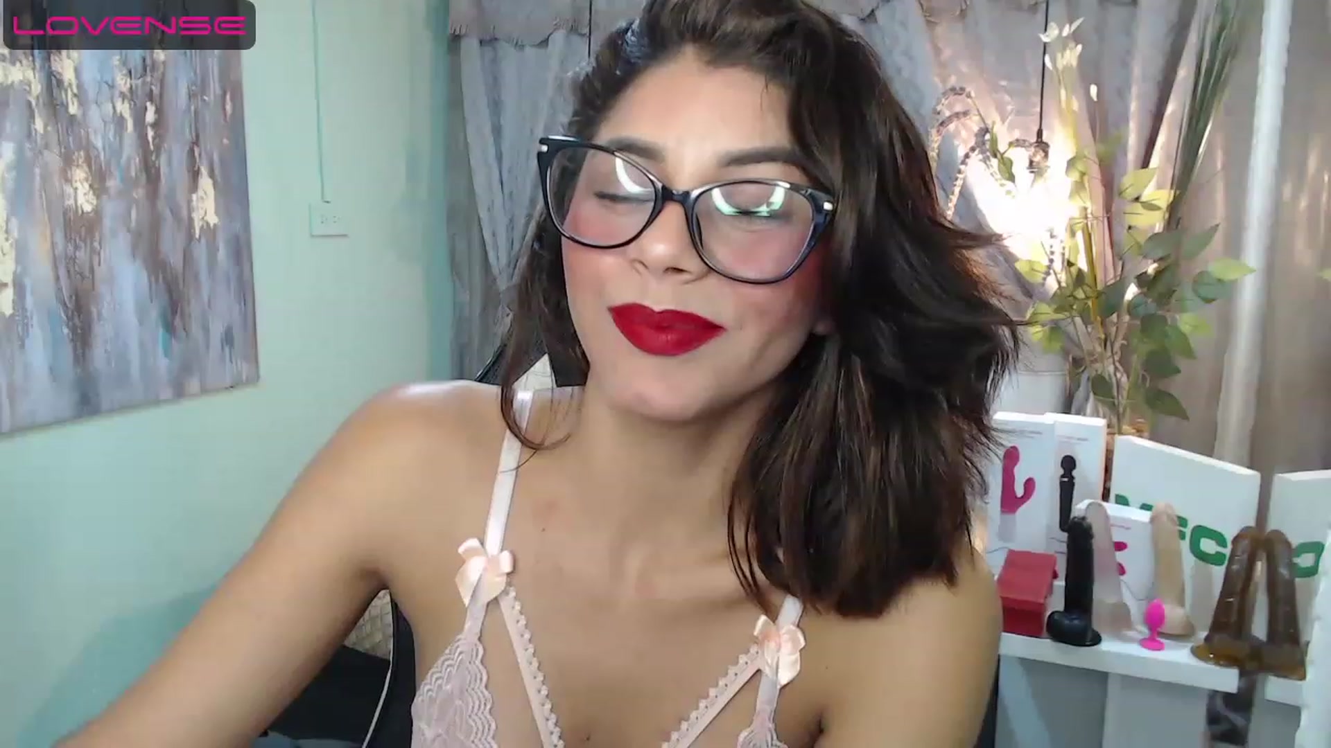 Gallery image thumbnail from Sara__Ruiz's myfreecams stream on, 05/04/2023, 15:13 image 6 of 20