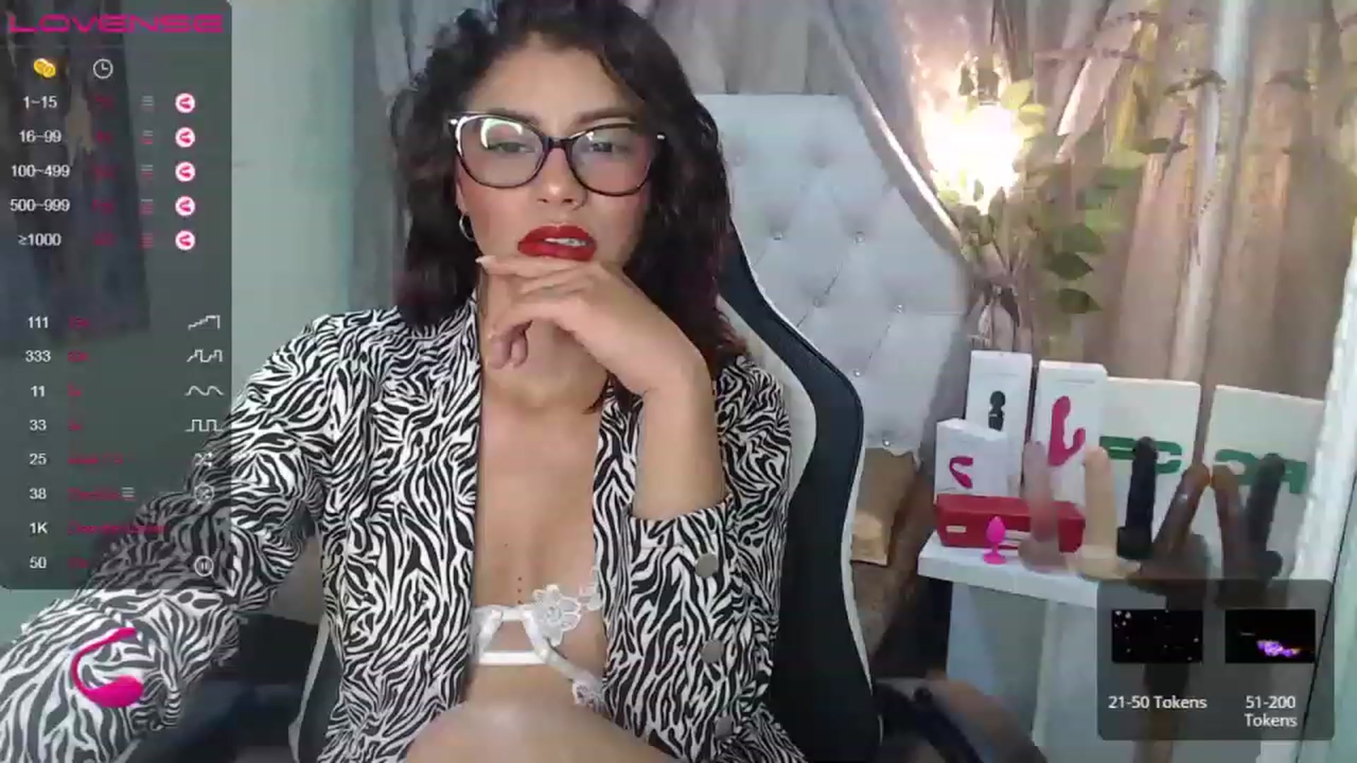 Gallery image thumbnail from Sara__Ruiz's myfreecams stream on, 05/17/2023, 15:04 image 13 of 20