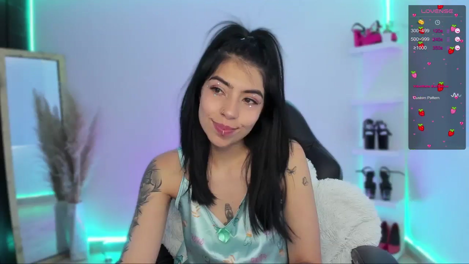Gallery image thumbnail from SaraaDesire's myfreecams stream on, 03/28/2024, 20:49 image 9 of 20