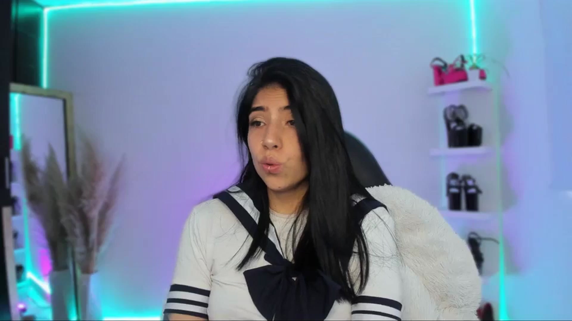 Gallery image thumbnail from SaraaDesire's myfreecams stream on, 03/30/2024, 18:32 image 18 of 20