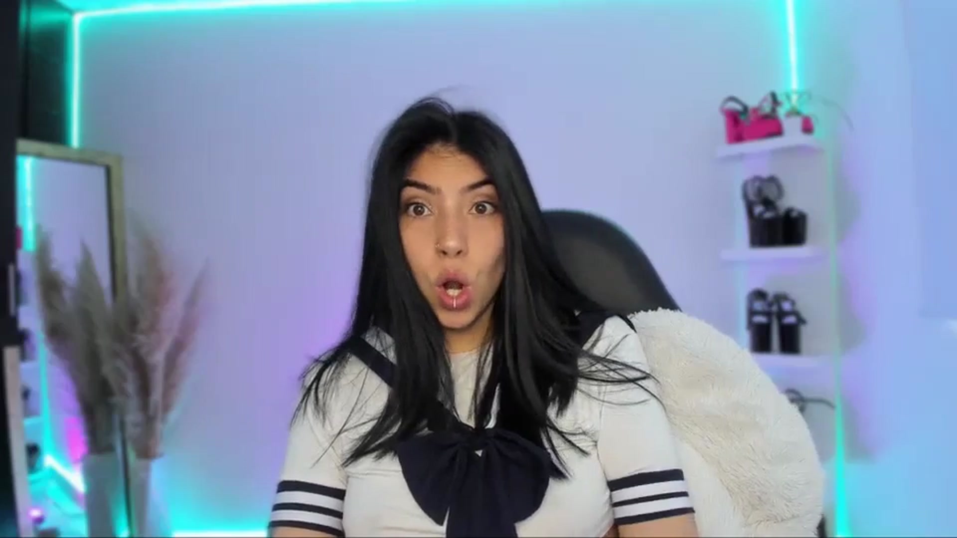 Gallery image thumbnail from SaraaDesire's myfreecams stream on, 03/30/2024, 18:32 image 16 of 20