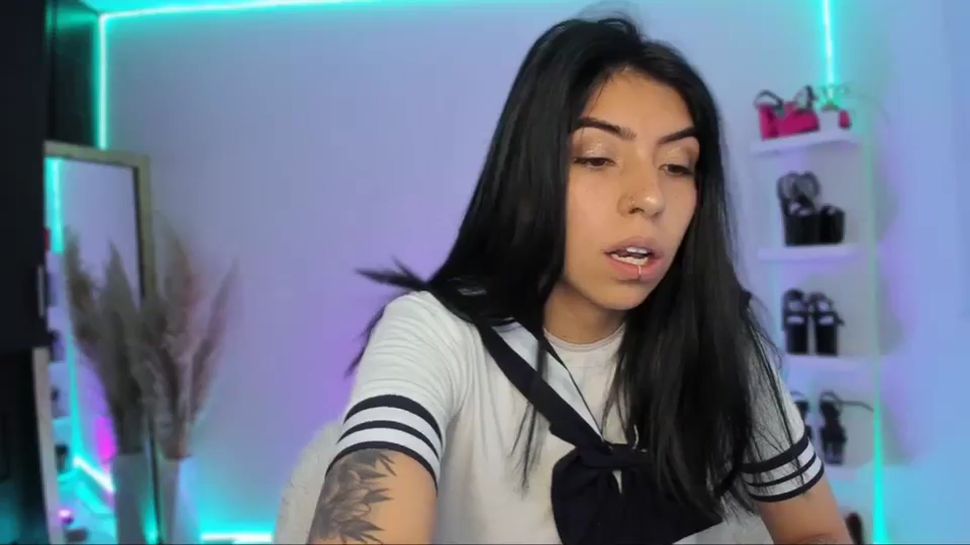 Gallery image thumbnail from SaraaDesire's myfreecams stream on, 03/30/2024, 18:32 image 11 of 20