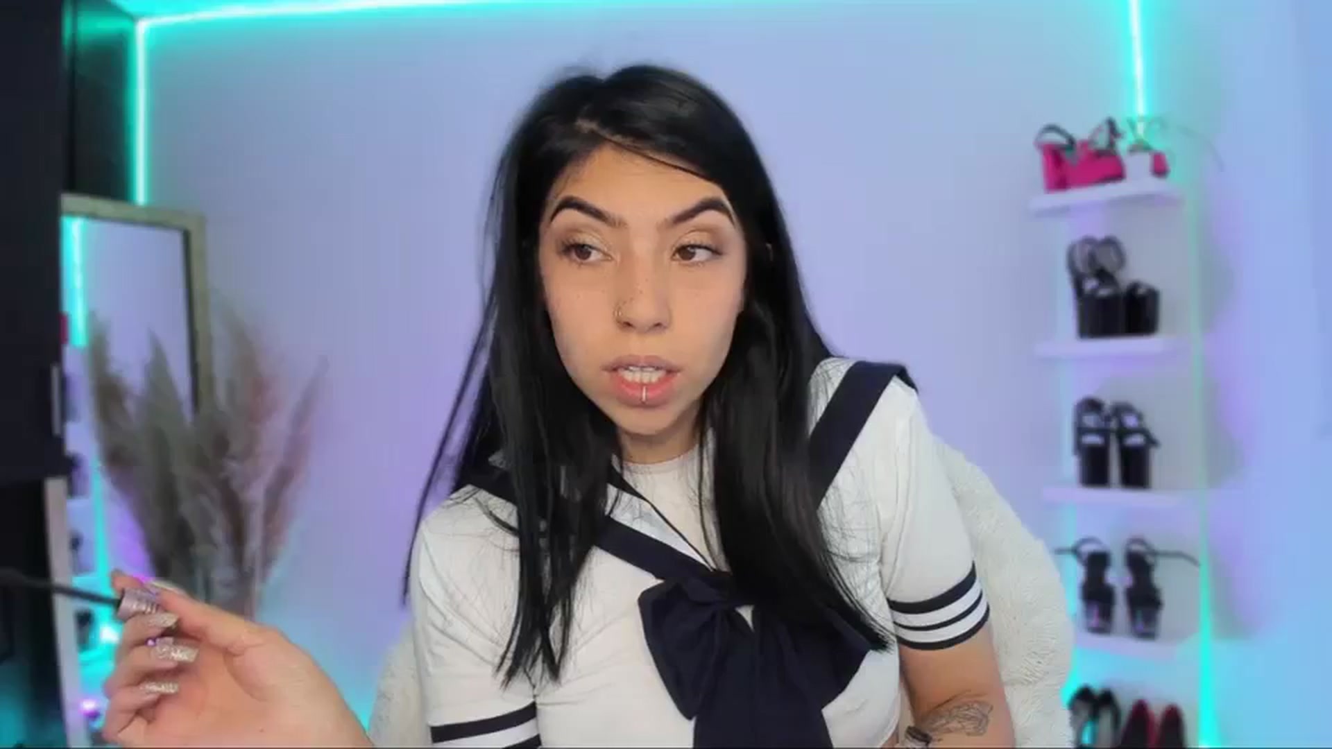 Gallery image thumbnail from SaraaDesire's myfreecams stream on, 03/30/2024, 18:32 image 8 of 20