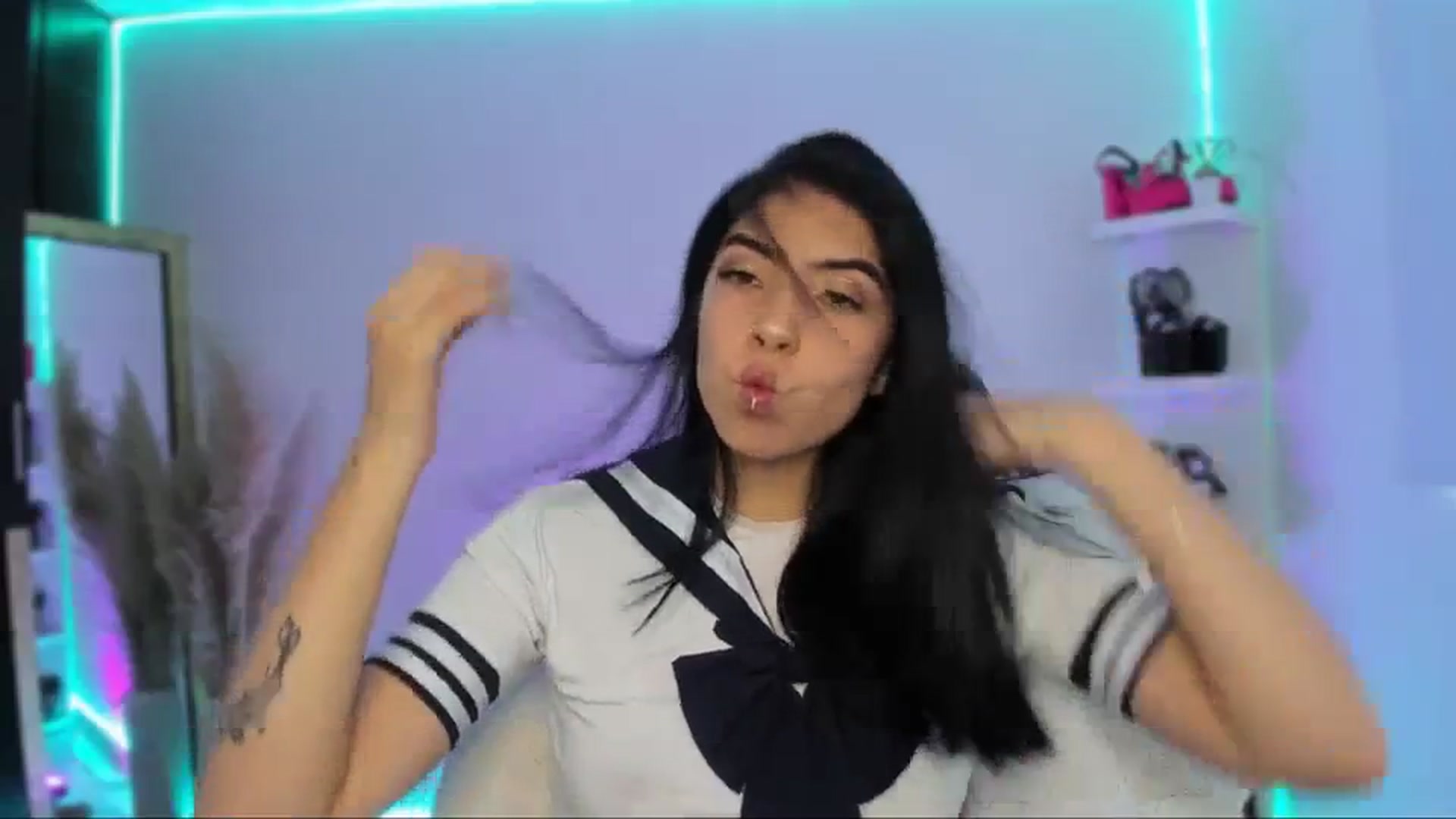 Gallery image thumbnail from SaraaDesire's myfreecams stream on, 03/30/2024, 18:32 image 15 of 20