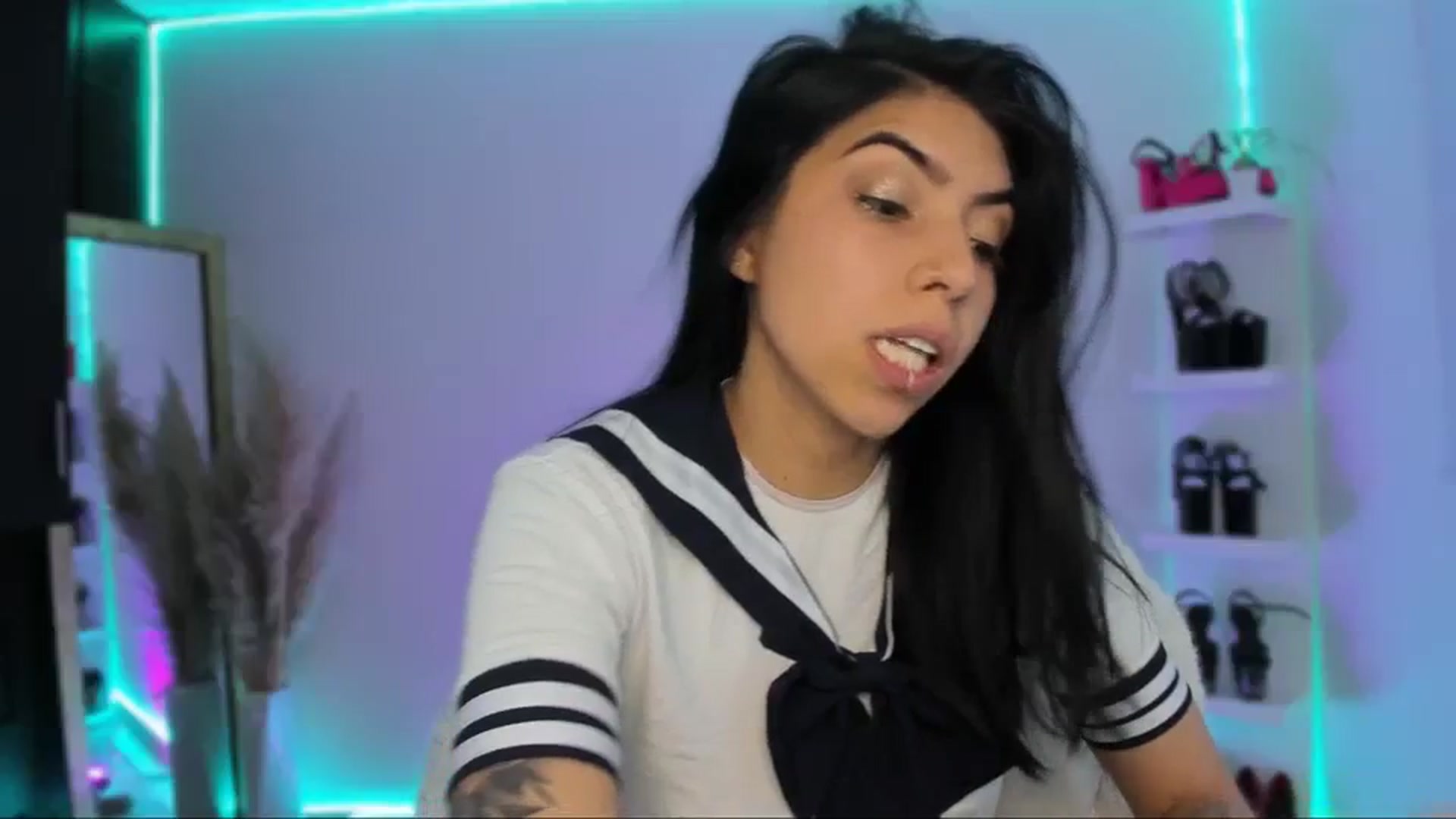 Gallery image thumbnail from SaraaDesire's myfreecams stream on, 03/30/2024, 18:32 image 5 of 20