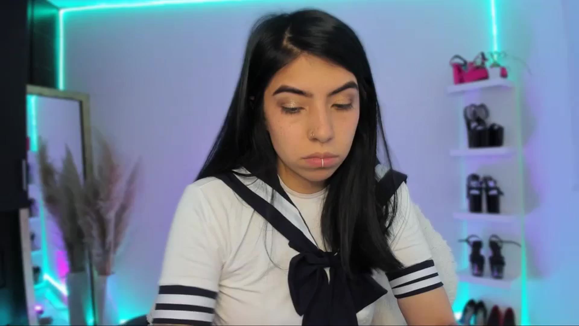 Gallery image thumbnail from SaraaDesire's myfreecams stream on, 03/30/2024, 18:32 image 1 of 20