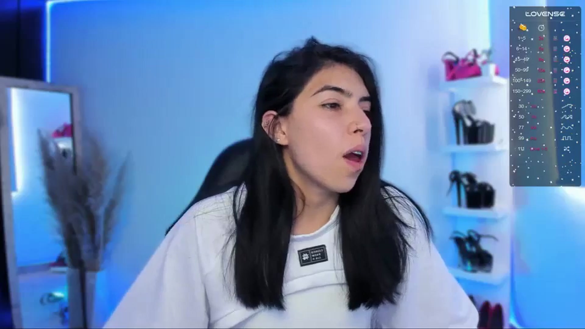 Gallery image thumbnail from SaraaDesire's myfreecams stream on, 04/02/2024, 20:32 image 12 of 20