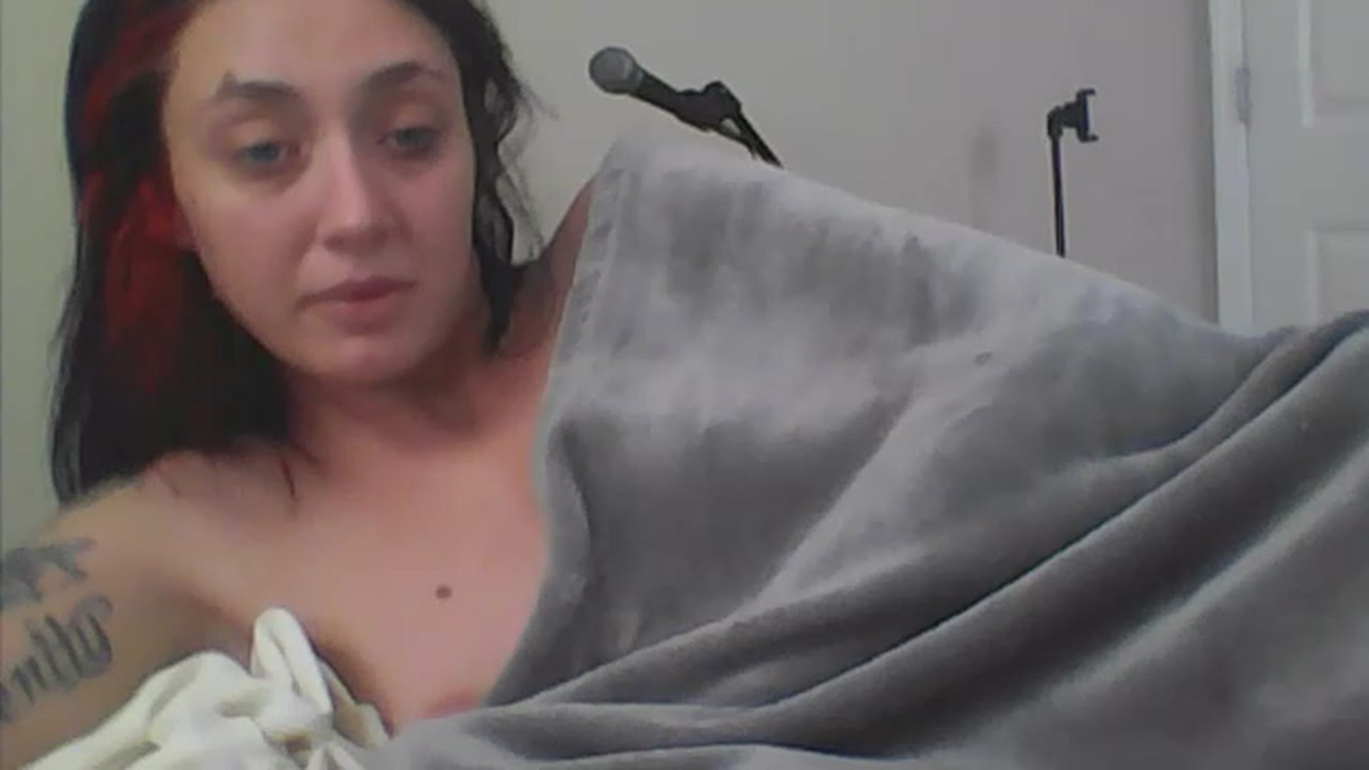 Gallery image thumbnail from Sarafoxxxy's myfreecams stream on, 11/21/2022, 15:06 image 13 of 20