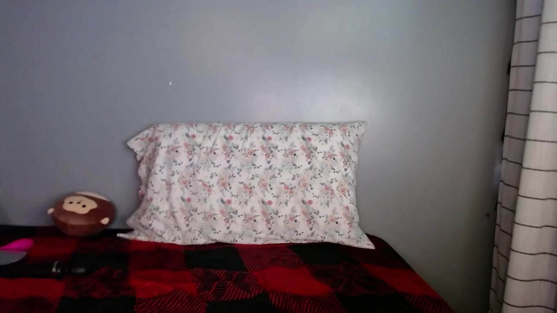 Gallery image thumbnail from Sarah06's myfreecams stream on, 04/29/2025, 24:17 image 3 of 20