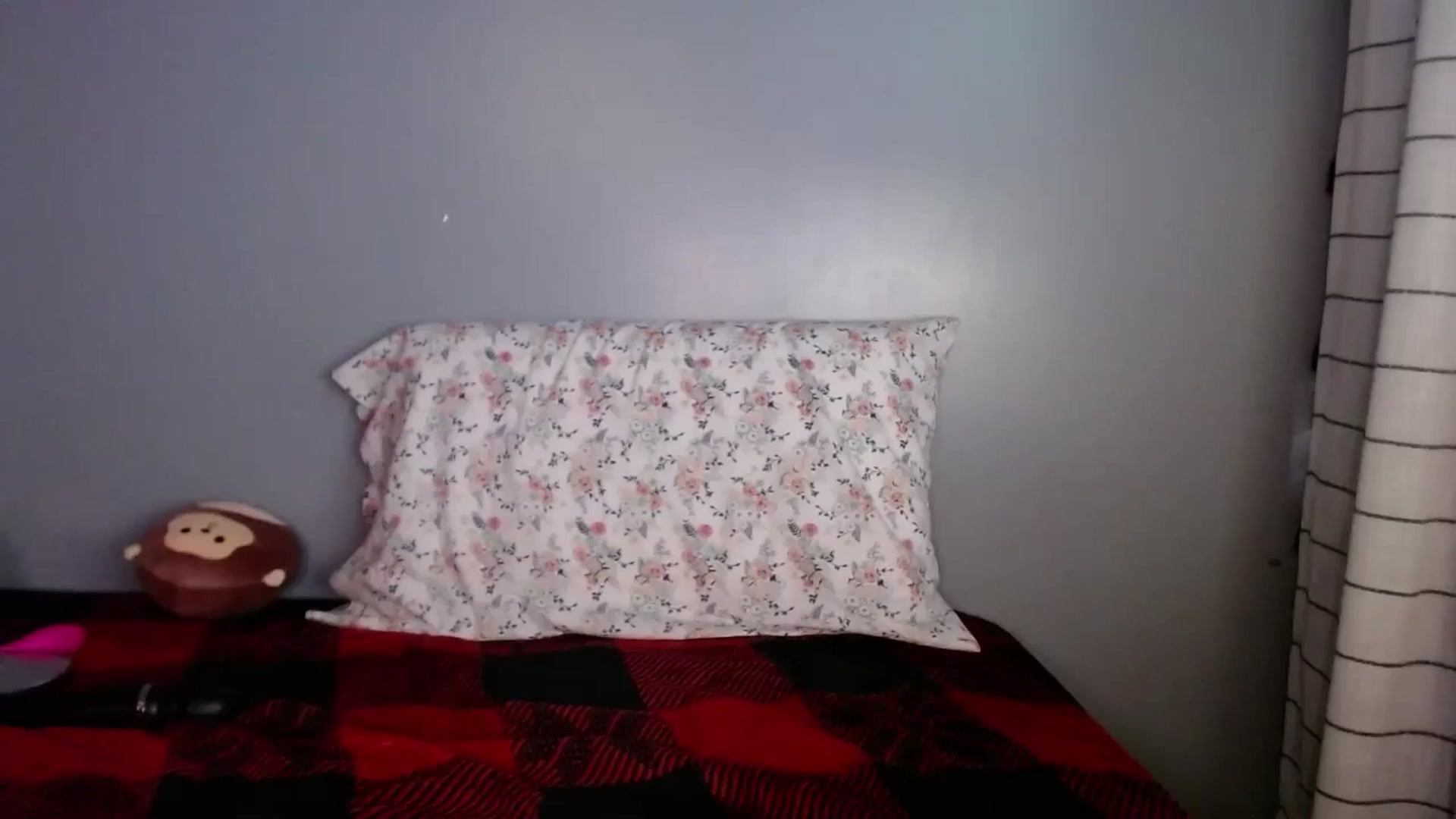 Gallery image thumbnail from Sarah06's myfreecams stream on, 04/29/2025, 24:17 image 4 of 20