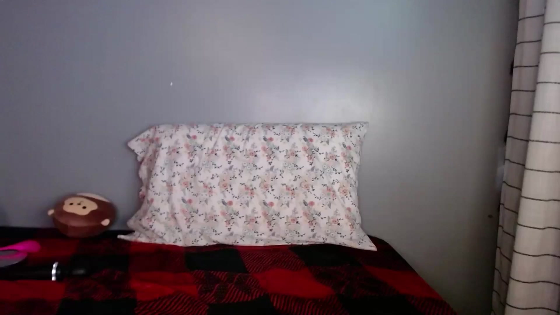 Gallery image thumbnail from Sarah06's myfreecams stream on, 04/29/2025, 24:17 image 2 of 20