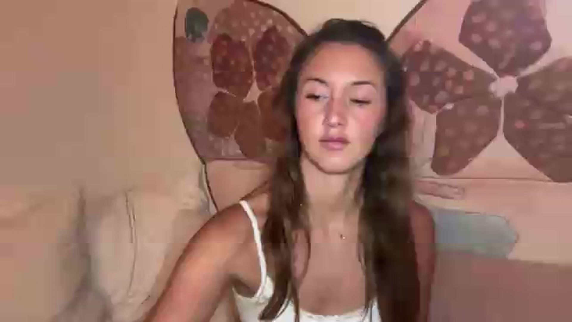 Gallery image thumbnail from SarahBttrfly's myfreecams stream on, 07/19/2026, 03:40 image 1 of 20