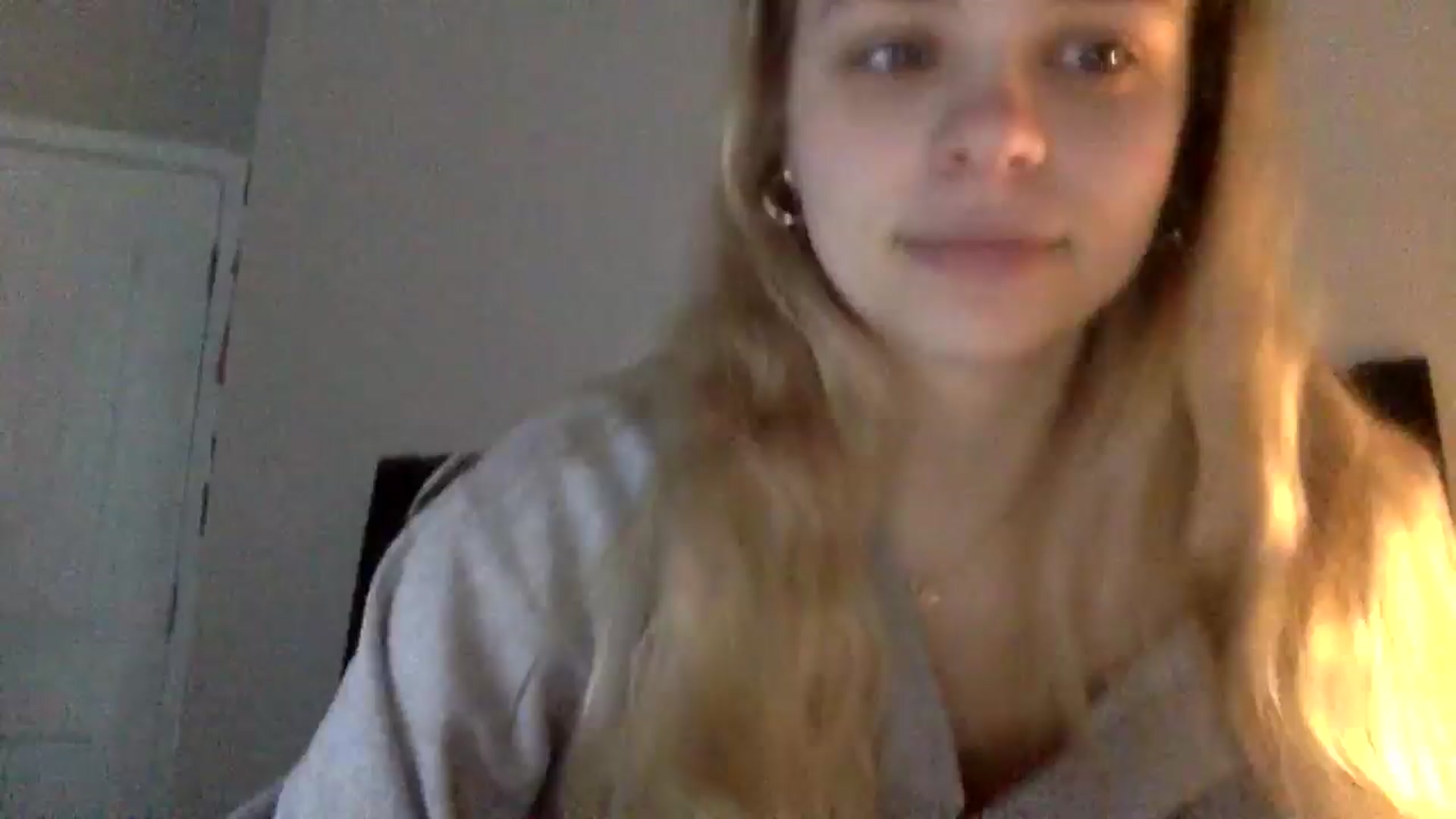 Gallery image thumbnail from SarahFlowers's myfreecams stream on, 04/02/2025, 22:37 image 2 of 20