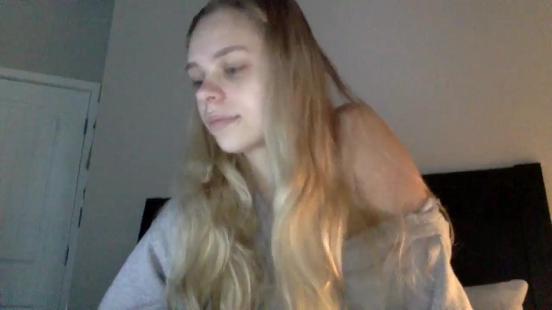 Gallery image thumbnail from SarahFlowers's myfreecams stream on, 04/02/2025, 22:37 image 7 of 20