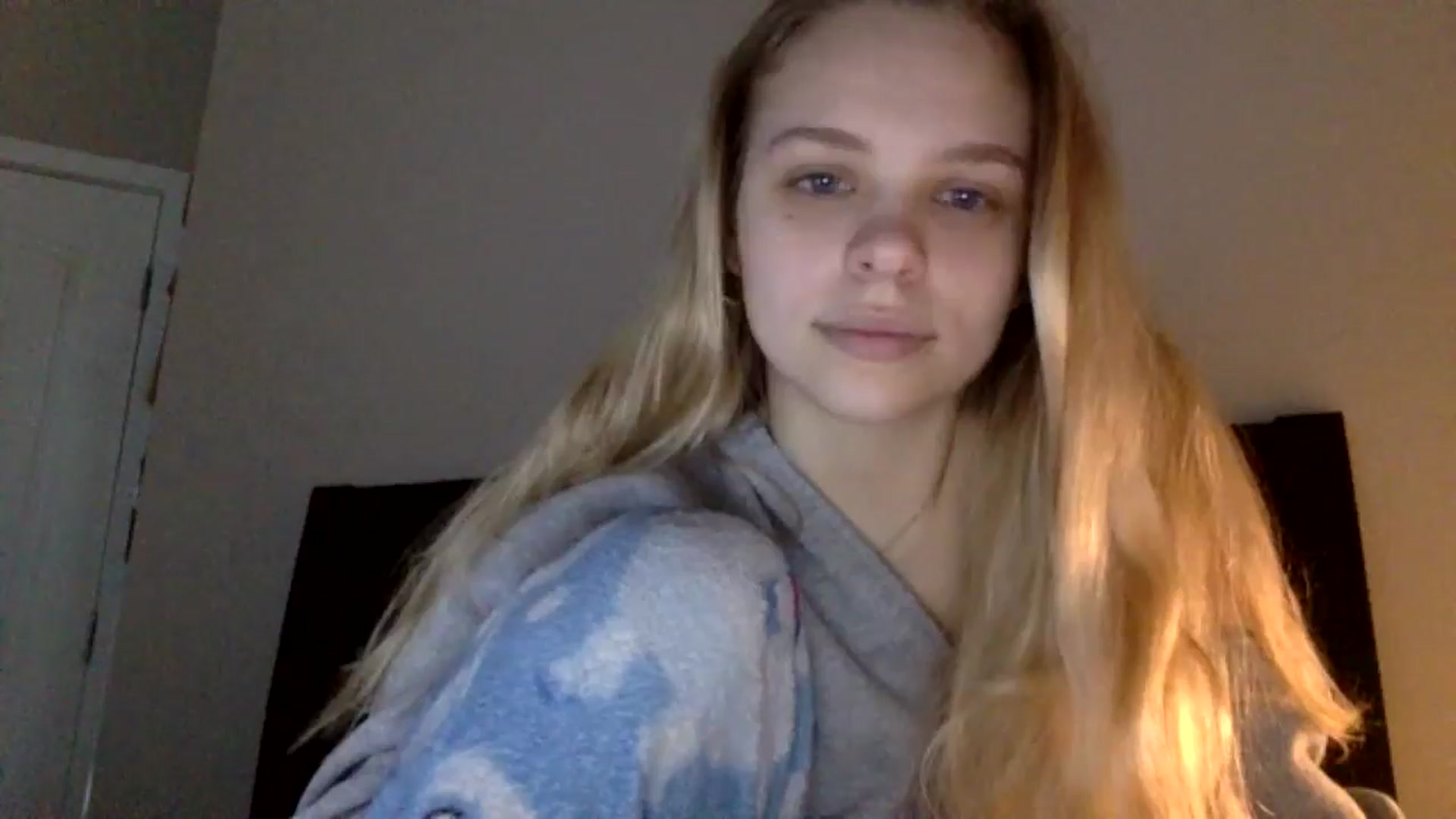 Gallery image thumbnail from SarahFlowers's myfreecams stream on, 04/02/2025, 22:37 image 19 of 20
