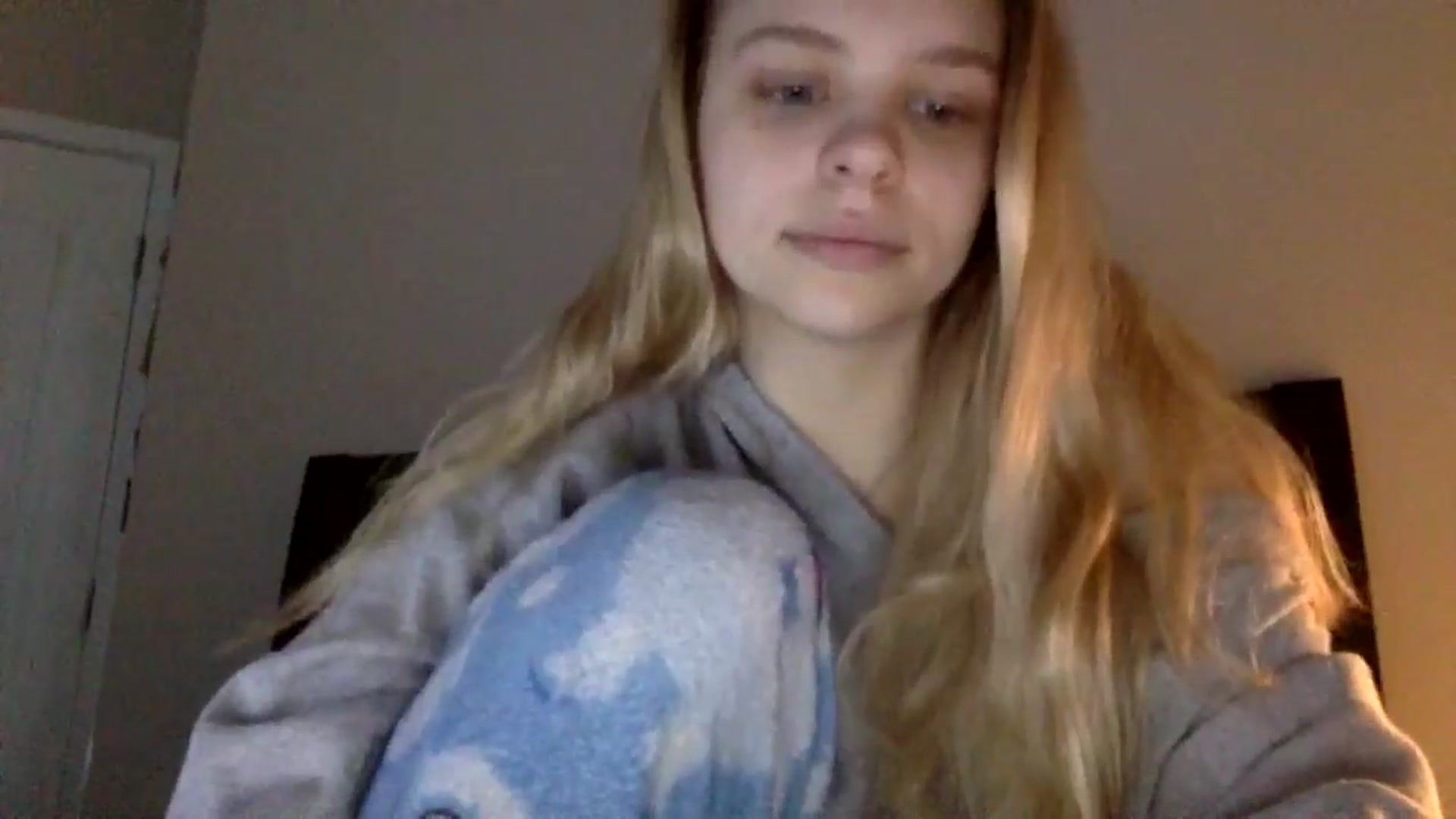 Gallery image thumbnail from SarahFlowers's myfreecams stream on, 04/02/2025, 22:37 image 18 of 20