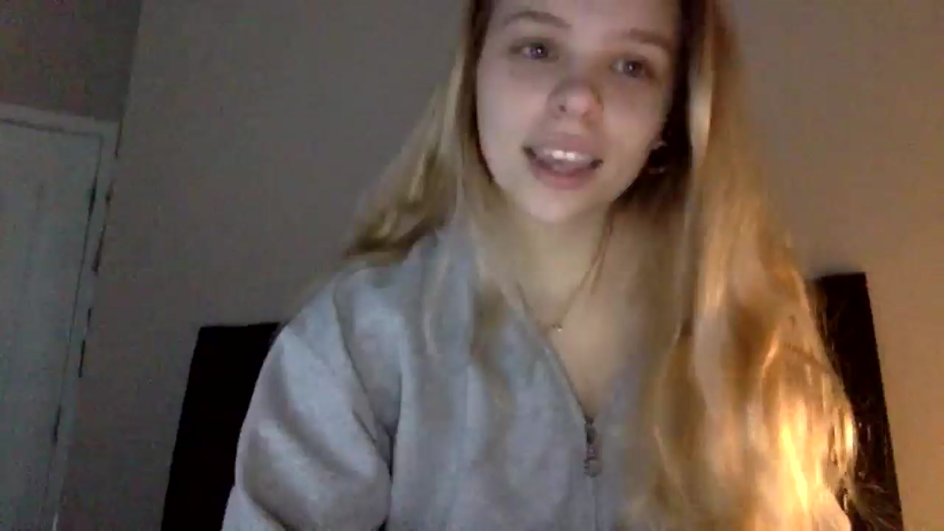 Gallery image thumbnail from SarahFlowers's myfreecams stream on, 04/02/2025, 22:37 image 15 of 20