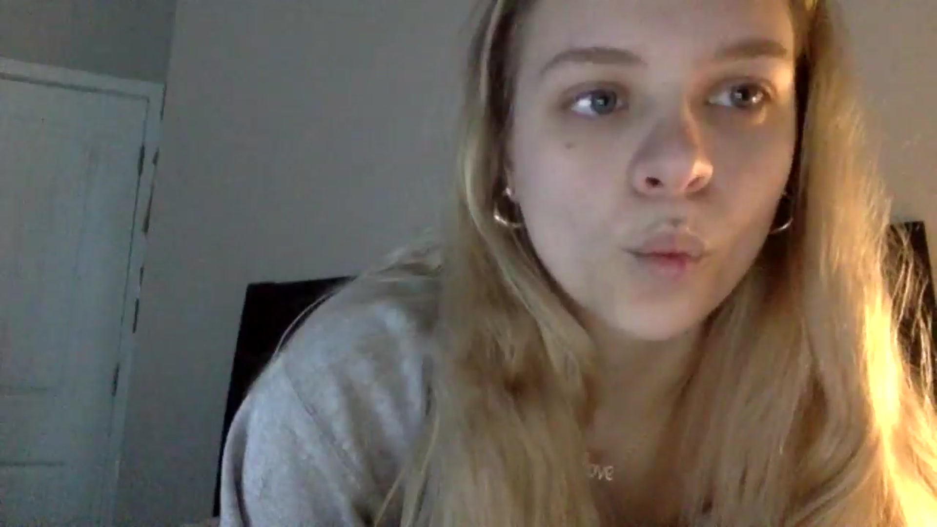 Gallery image thumbnail from SarahFlowers's myfreecams stream on, 04/02/2025, 22:37 image 5 of 20