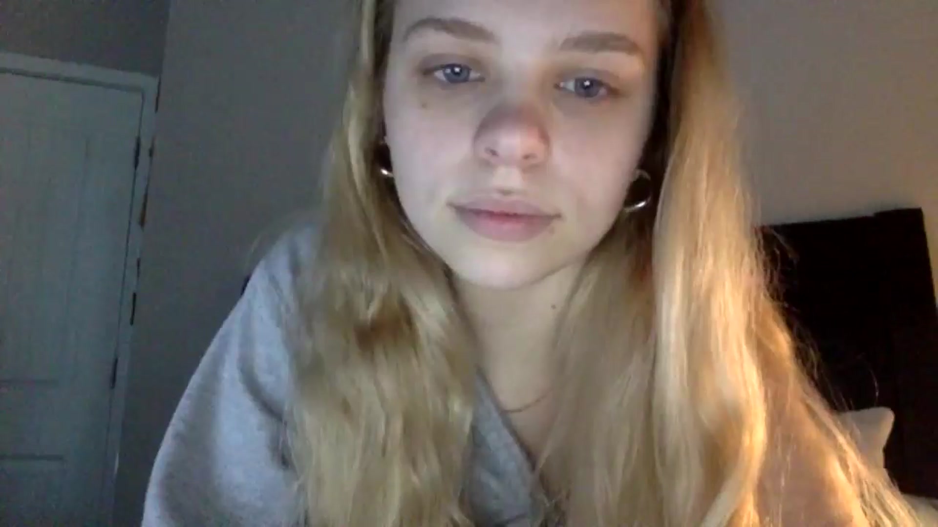 Gallery image thumbnail from SarahFlowers's myfreecams stream on, 04/02/2025, 22:37 image 9 of 20