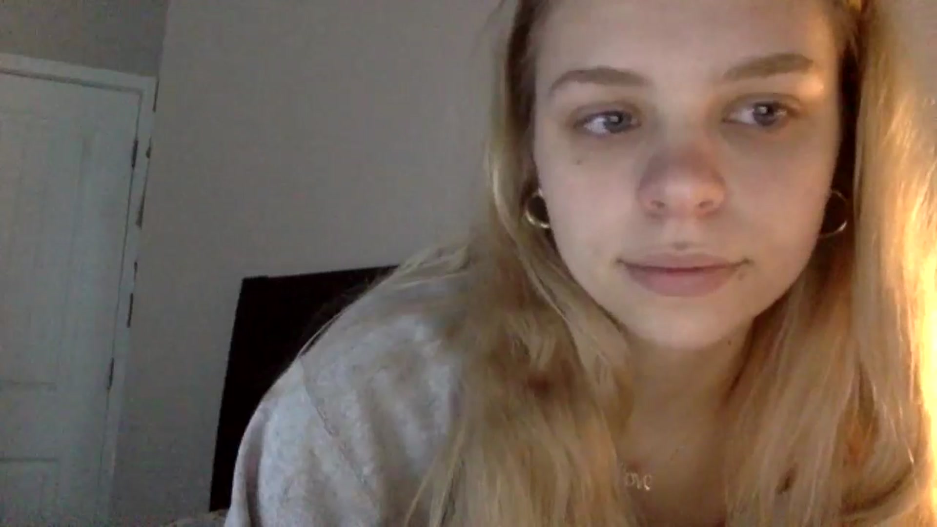 Gallery image thumbnail from SarahFlowers's myfreecams stream on, 04/02/2025, 22:37 image 4 of 20