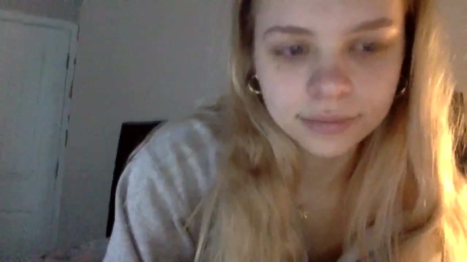 Gallery image thumbnail from SarahFlowers's myfreecams stream on, 04/02/2025, 22:37 image 3 of 20