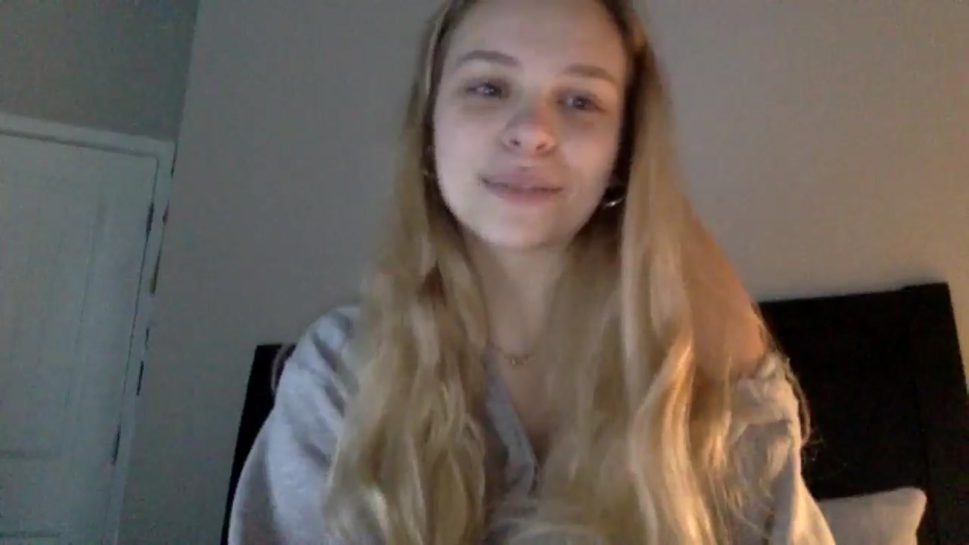 Gallery image thumbnail from SarahFlowers's myfreecams stream on, 04/02/2025, 22:37 image 8 of 20