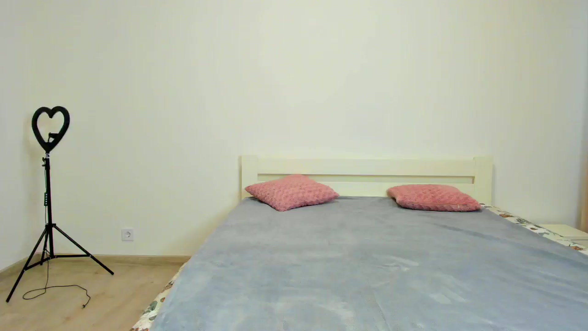 Gallery image thumbnail from SarahLovelyyy's myfreecams stream on, 11/04/2025, 08:53 image 1 of 20