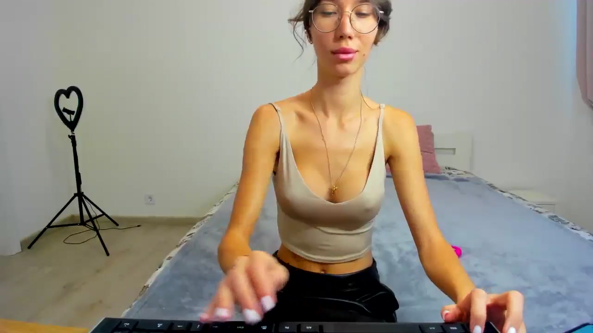 Gallery image thumbnail from SarahLovelyyy's myfreecams stream on, 11/10/2025, 12:40 image 2 of 20