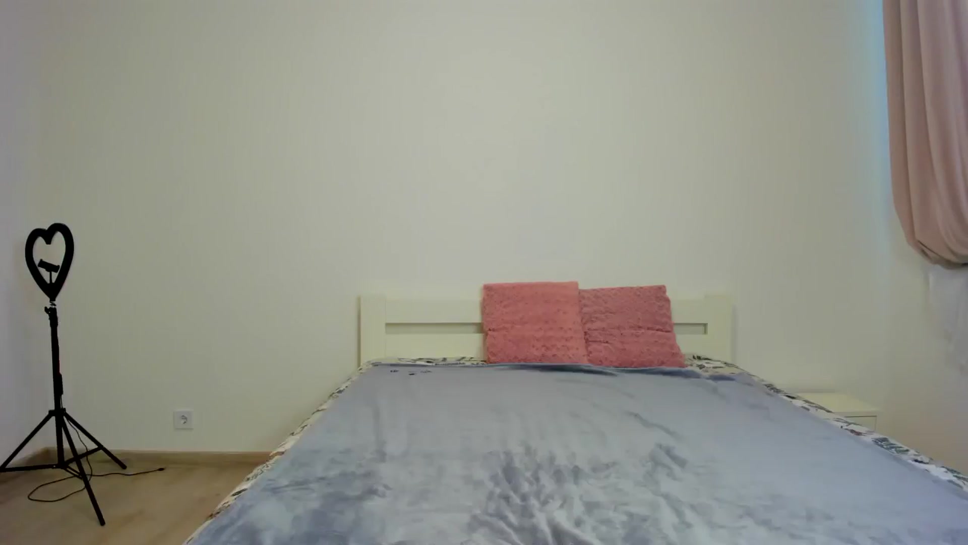 Gallery image thumbnail from SarahLovelyyy's myfreecams stream on, 11/10/2025, 12:40 image 15 of 20